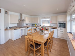 Fully appointed kitchen with dining area | Grange Farm Holiday’s - Red Squirrel Lodge - Grange Farm Holidays, Wootton, near Ryde