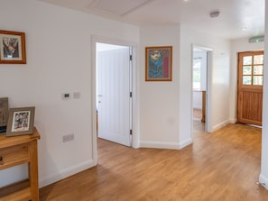 Spacious hallway | Grange Farm Holiday’s - Red Squirrel Lodge - Grange Farm Holidays, Wootton, near Ryde