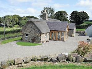 Beautiful and luxurious traditional Welsh thatched cottage | Soar Cottage, Dihewyd, near Aberaeron