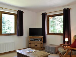 Light and airy living area | Squirrel Cottage, North Kessock