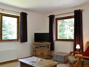 Light and airy living area | Squirrel Cottage, North Kessock