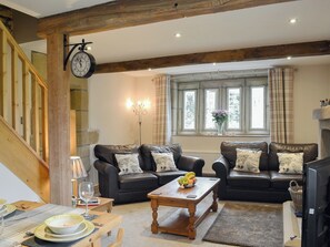 Spacious living/ dining room with beamed ceiling | Little Grans Cottage, Ickornshaw, near Cowling
