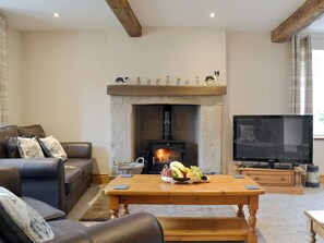 Delightful, comfortable living/ dining room | Little Grans Cottage, Ickornshaw, near Cowling