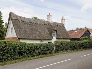 Impressive 17th-century, detached thatched cottage | Thatched Cottage, Sternfield, near Aldeburgh