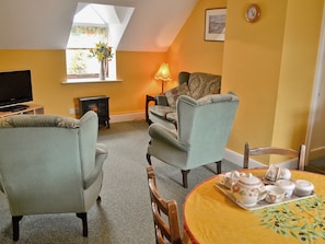 Open plan living/dining room/kitchen | Westonbirt Cottage, Westonbirt, nr. Tetbury
