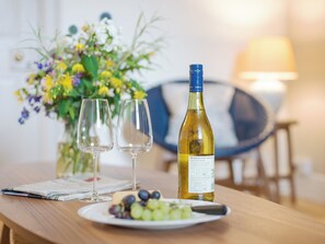 Attractive living room | Stable Yard Cottage, Selborne, near Alton