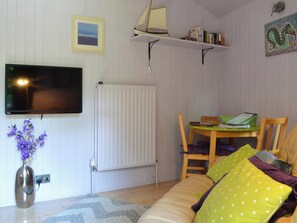 Comfortable lounge with dining area | Beach Retreat - Treloyhan, St Ives