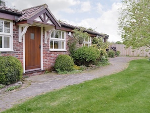 Attractive holiday home | Walled Garden Lodge, Camerton, near Hull