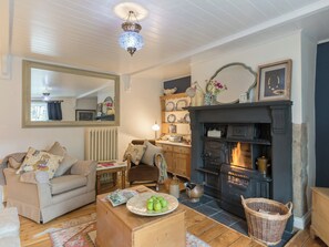 Heritage fireplace ‘range’ in living room | Brewery House Cottage, Bishop Middleham, near Durham