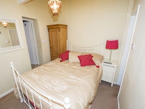 Double bedroom | Cobble Cottage - Blakeney Quayside Cottages, Blakeney, near Holt