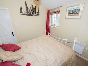 Double bedroom | Cobble Cottage - Blakeney Quayside Cottages, Blakeney, near Holt