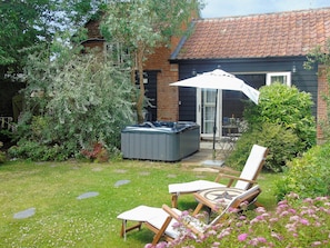 Charming property with a hot tub | The Coach House, Saham Toney, near Thetford