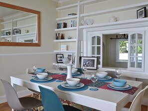 Living room/dining room | Chine Bluff, Shanklin