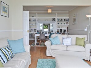 Living room/dining room | Chine Bluff, Shanklin