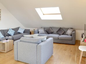 Spacious living area | Lyndhurst, Perranporth