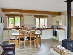 Well-equipped kitchen with convenient dining area | 5 The Granary, Pendleton, near Clitheroe