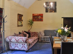 Living room with dining area | Meadow Barn - Brook and Meadow Barns, Shobley, Ringwood