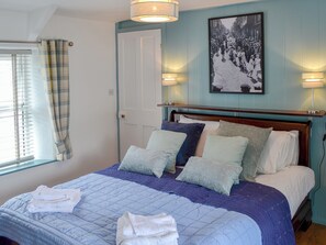 Comfortable double bedroom | Sunnyside, Trewalder, near Wadebridge