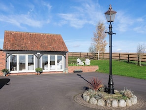 Lovely detached barn conversion | Cow Pasture Cottage, South Elkington, near Louth