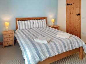 Comfortable double bedroom | Beckaveans Granary - Beckaveans, Jacobstow, near Bude