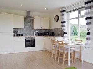 Well-equipped kitchen with convenient dining area | Barley Heights, Hapton