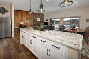 Full kitchen.