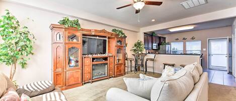 Kemah Vacation Rental | 2BR | 2.5BA | 1,350 Sq Ft | Step-Free Access