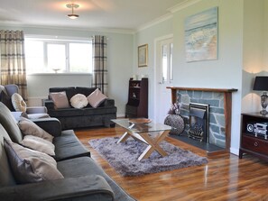 Spacious living room with wooden floor | Encil-Y-Mor, Criccieth, near Porthmadog