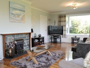 Light and airy living room | Encil-Y-Mor, Criccieth, near Porthmadog