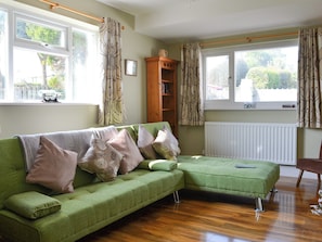 Sitting room | Encil-Y-Mor, Criccieth, near Porthmadog