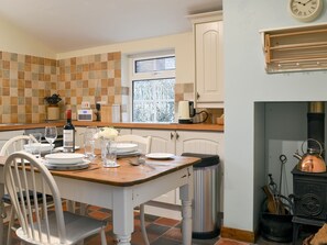 Charming kitchen/ dining room | Caeberllan, Llanfair Caereinion