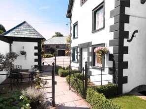 Exterior | Sheriffs Lodge, Llangadog