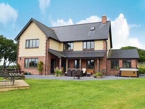 Attractive holiday home with lawned gardens | Solitude, Aberhafesp, near Newtown