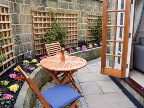 Sitting out area | Vanehouse Apartment, Osmotherley, near Northallerton