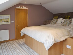 Cosy and comfortable double bedroom | Carr End Barn B, Stalmine, near Poulton-le-Fylde