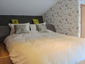 Cosy and comfortable double bedroom | Carr End Barn B, Stalmine, near Poulton-le-Fylde