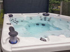 Luxurious hot tub | Abbotts Farm, Horbling, near Sleaford
