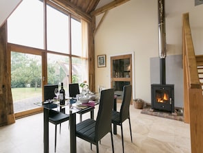 Living room/dining room | Chilsham Barn, Herstmonceux, nr. Hailsham