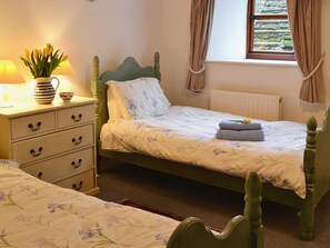 Twin bedroom | Trethinna Court - The Linhay, Altarnun, nr. Launceston