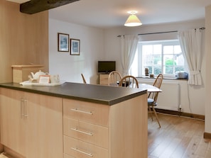 Open aspect from kitchen to dining area | Daisy Cottage, Thornton-le-Dale