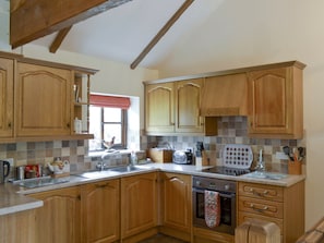 Fully-appointed kitchen | Henwood - Drayton Farm Barns, East Meon, Petersfield