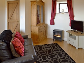 Cosy living/ dining room | Nield Bank Bungalow, Quarnford, near Buxton