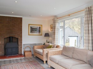 Cosy and comfortable living space | Invernoe Cottage, Taynuilt, near Oban
