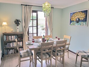 Pebble Cottage dining room | Pebble Cottage, Broad Haven