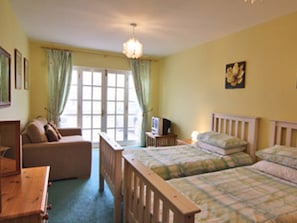 Pebble Cottage twin bedded room | Pebble Cottage, Broad Haven