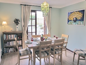 Pebble Cottage dining room | Pebble Cottage, Broad Haven