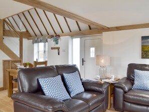 Comfy seating in living area | Pickdick Stable, Brede, near Rye