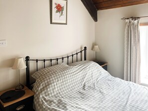 Double bedroom | Beckside Cottage, Great Fryupdale