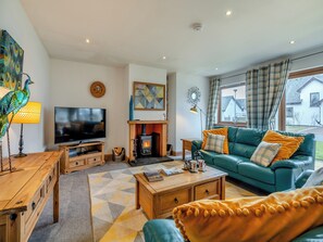 Lovely large and cosy living room | Cairn View - Allt Mor Cottages, Aviemore