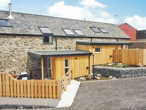 Stable Barn, Peniarth Bach Farm, Betws-Yn-Rhos, Conwy